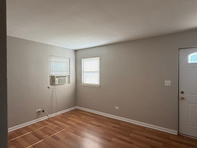 7918 45th Street W1, Lyons, IL 60534