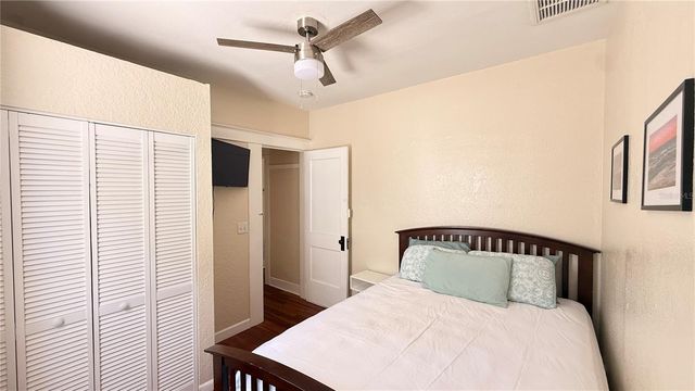 905 JONES STREET, Clearwater, FL 33755