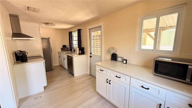 905 JONES STREET, Clearwater, FL 33755