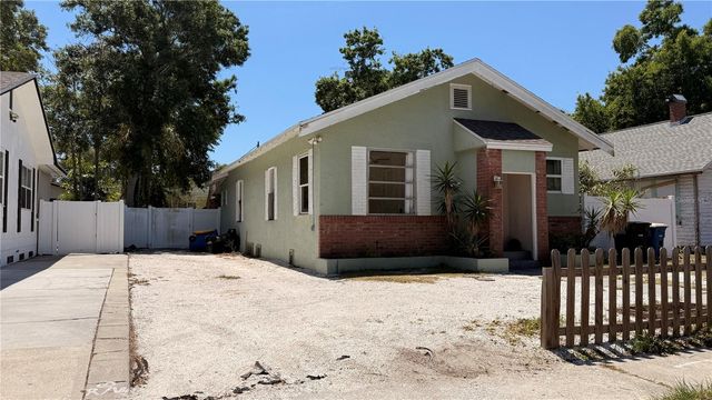 905 JONES STREET, Clearwater, FL 33755