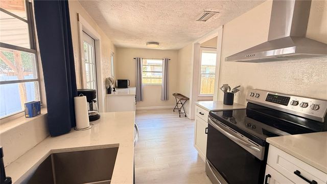 905 JONES STREET, Clearwater, FL 33755