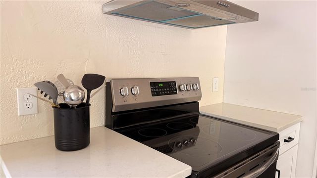 905 JONES STREET, Clearwater, FL 33755