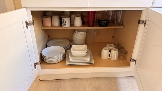 905 JONES STREET, Clearwater, FL 33755