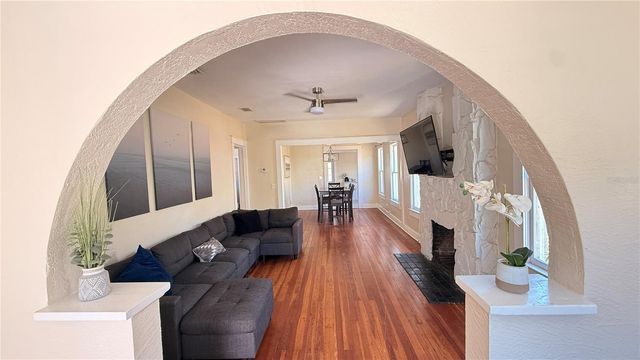 905 JONES STREET, Clearwater, FL 33755