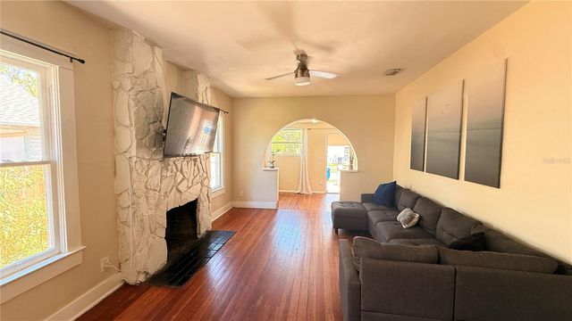 905 JONES STREET, Clearwater, FL 33755