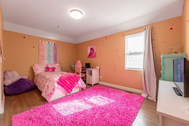 7931 S Paxton Avenue, Chicago, IL 60617