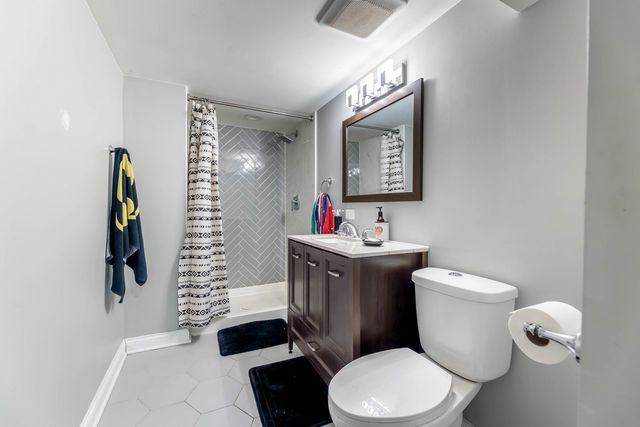 7931 S Paxton Avenue, Chicago, IL 60617