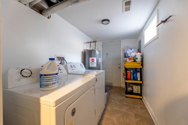 7931 S Paxton Avenue, Chicago, IL 60617