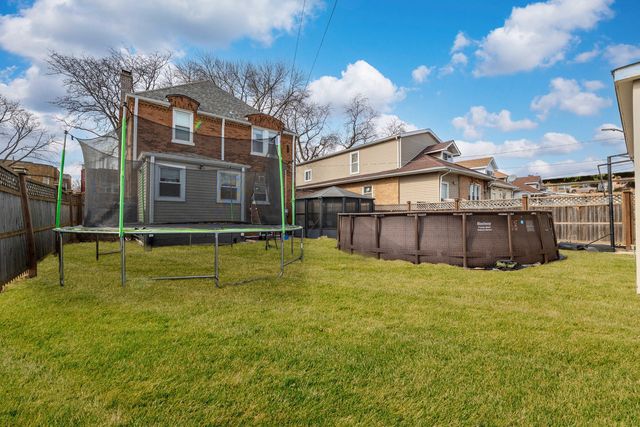 7931 S Paxton Avenue, Chicago, IL 60617