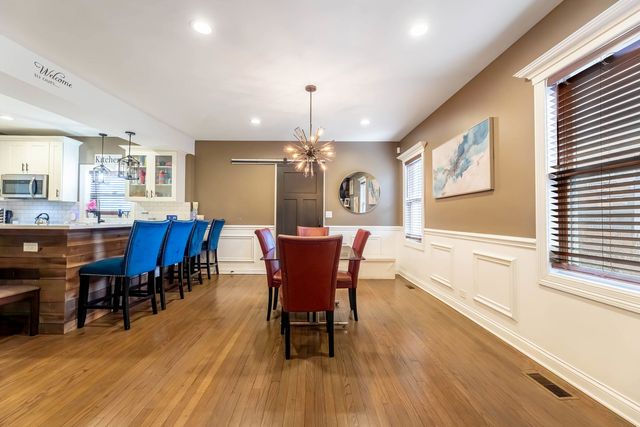 7931 S Paxton Avenue, Chicago, IL 60617