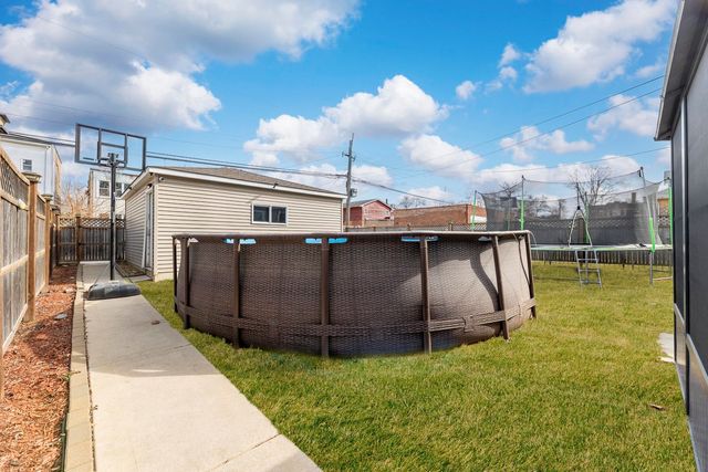 7931 S Paxton Avenue, Chicago, IL 60617