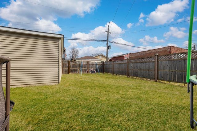 7931 S Paxton Avenue, Chicago, IL 60617