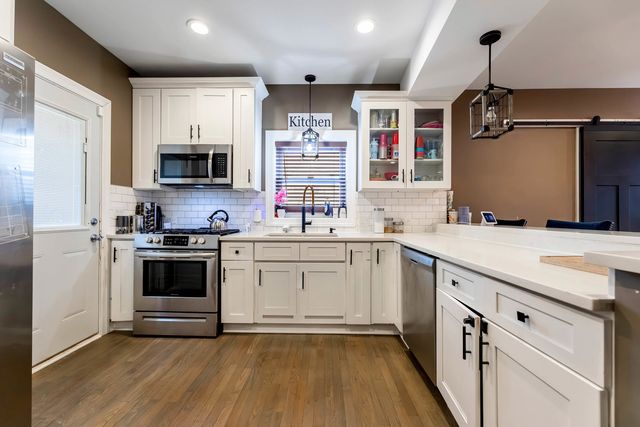 7931 S Paxton Avenue, Chicago, IL 60617