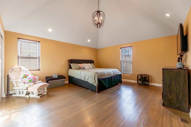 7931 S Paxton Avenue, Chicago, IL 60617