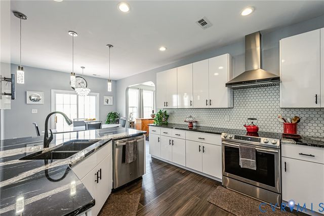 13119 Stockleigh Dr, Chester, VA 23831