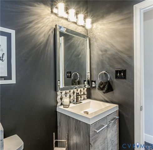 13119 Stockleigh Dr, Chester, VA 23831