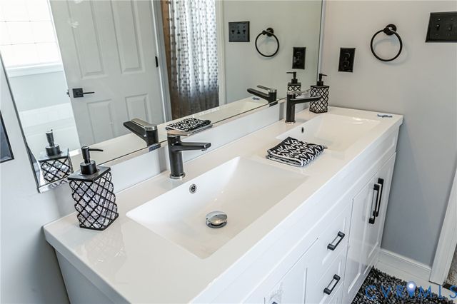 13119 Stockleigh Dr, Chester, VA 23831