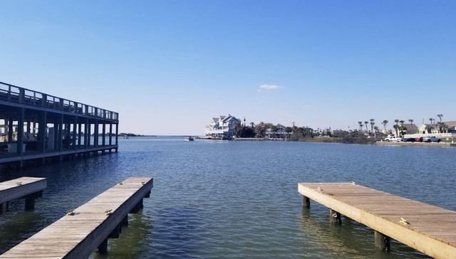 4013 Las Palmas, Galveston, TX 77554