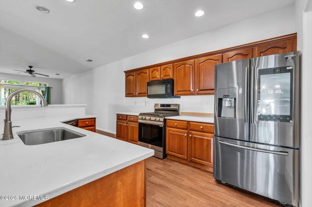 122 Greenlawns Drive, Lakewood, NJ 08701
