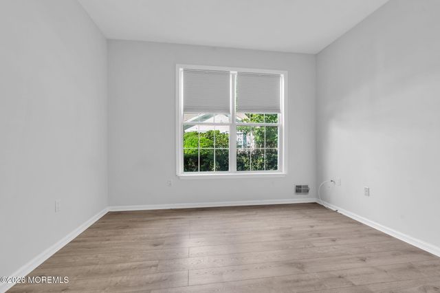 122 Greenlawns Drive, Lakewood, NJ 08701