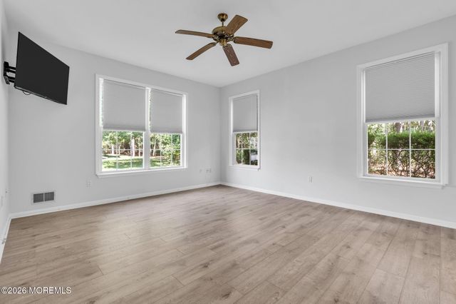 122 Greenlawns Drive, Lakewood, NJ 08701