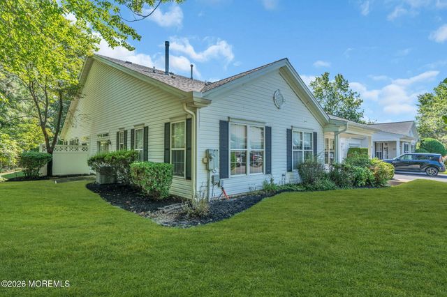 122 Greenlawns Drive, Lakewood, NJ 08701