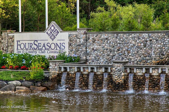 122 Greenlawns Drive, Lakewood, NJ 08701