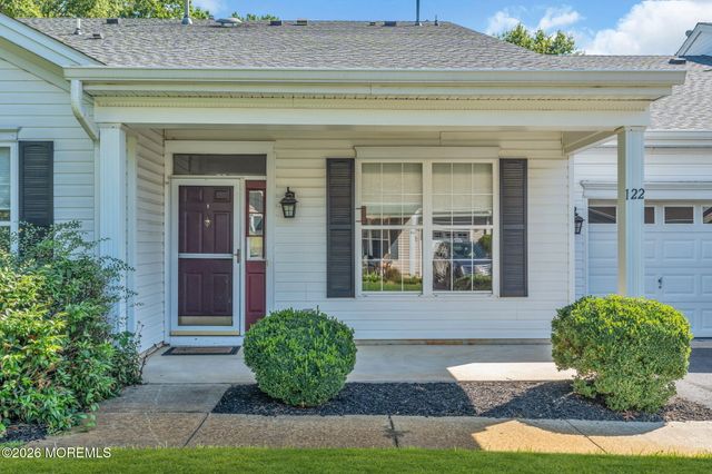 122 Greenlawns Drive, Lakewood, NJ 08701