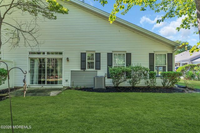 122 Greenlawns Drive, Lakewood, NJ 08701