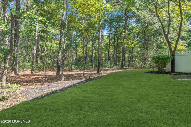 122 Greenlawns Drive, Lakewood, NJ 08701