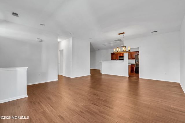 122 Greenlawns Drive, Lakewood, NJ 08701