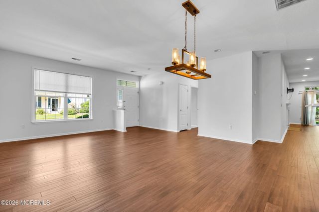 122 Greenlawns Drive, Lakewood, NJ 08701