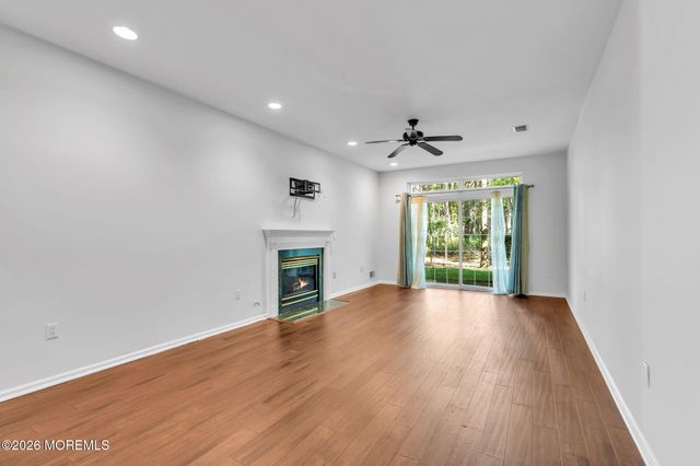 122 Greenlawns Drive, Lakewood, NJ 08701