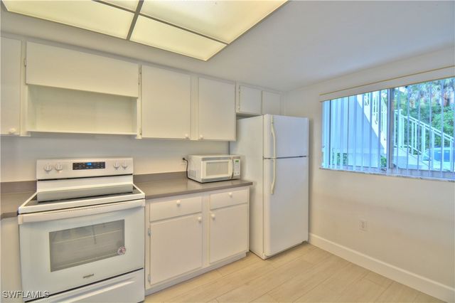 2330 Naples Trace CIR 9-903, Naples, FL 34109