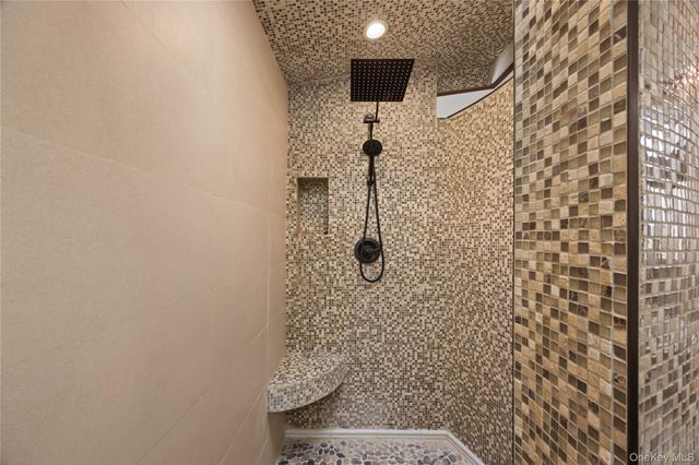 333 E Shore Road, Kings Point, NY 11023