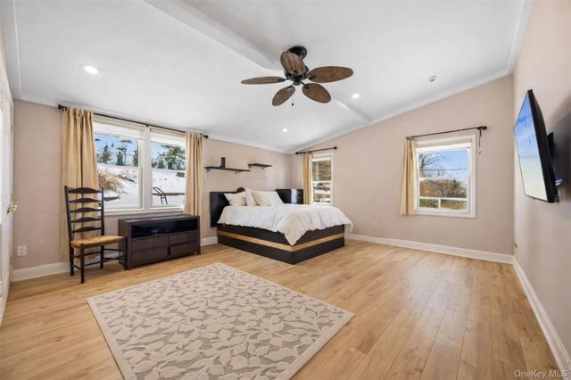 333 E Shore Road, Kings Point, NY 11023