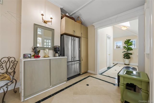 333 E Shore Road, Kings Point, NY 11023