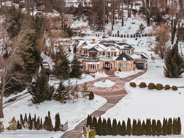 333 E Shore Road, Kings Point, NY 11023