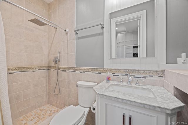 333 E Shore Road, Kings Point, NY 11023