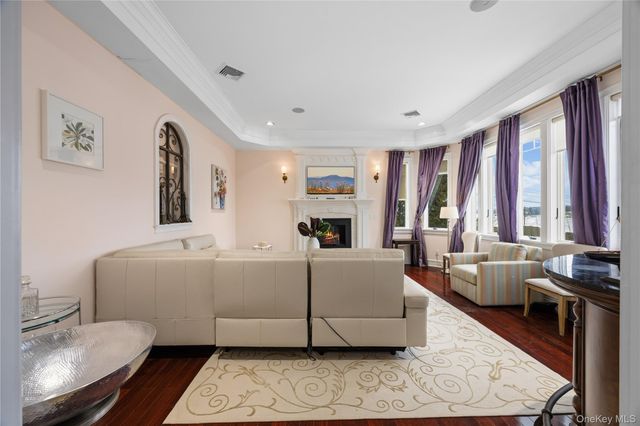 333 E Shore Road, Kings Point, NY 11023