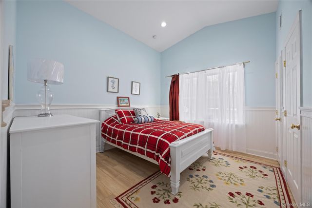 333 E Shore Road, Kings Point, NY 11023