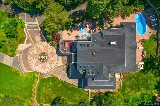 333 E Shore Road, Kings Point, NY 11023