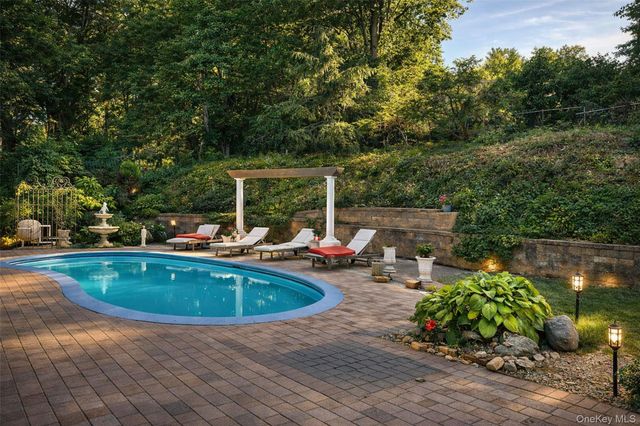 333 E Shore Road, Kings Point, NY 11023