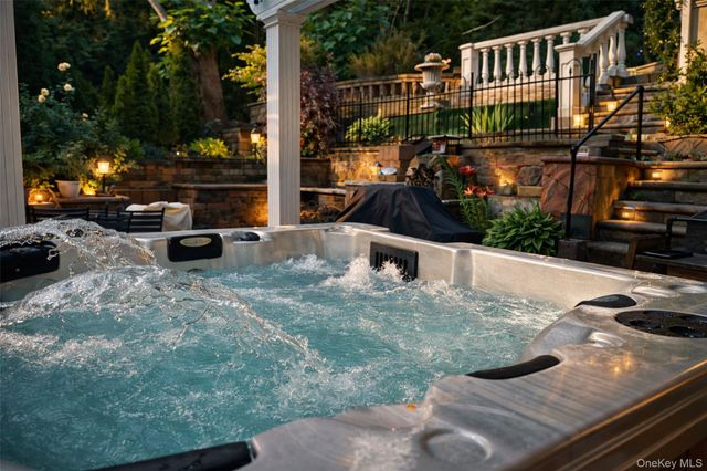 333 E Shore Road, Kings Point, NY 11023