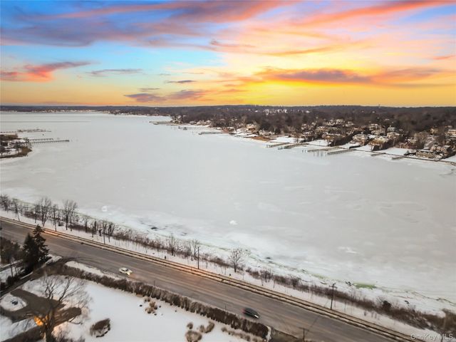 333 E Shore Road, Kings Point, NY 11023
