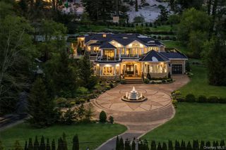 333 E Shore Road, Kings Point, NY 11023