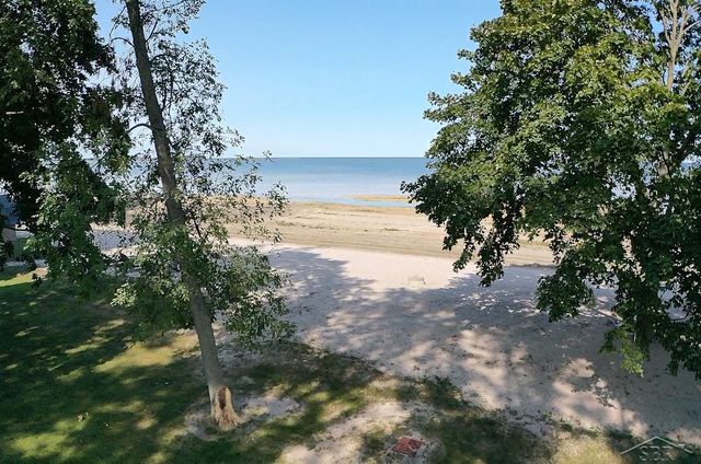 44 N Linwood Beach Road, Fraser Twp, MI 48634