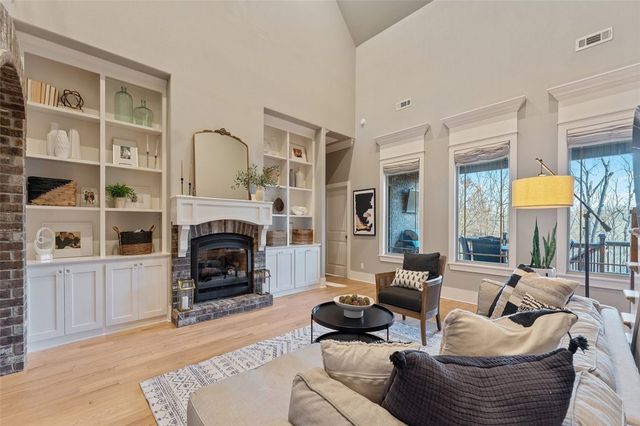 1476 Le Chesnay Drive, Centerton, AR 72719