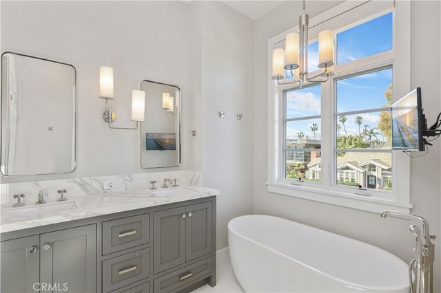 708 Heliotrope Avenue, Corona Del Mar, CA 92625
