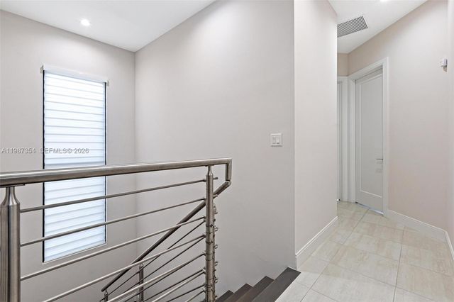 8225 NW 43rd St, Doral, FL 33166